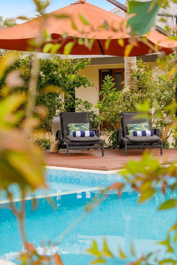 Mangoes Resort (Adults Only) Port Vila Exteriör bild