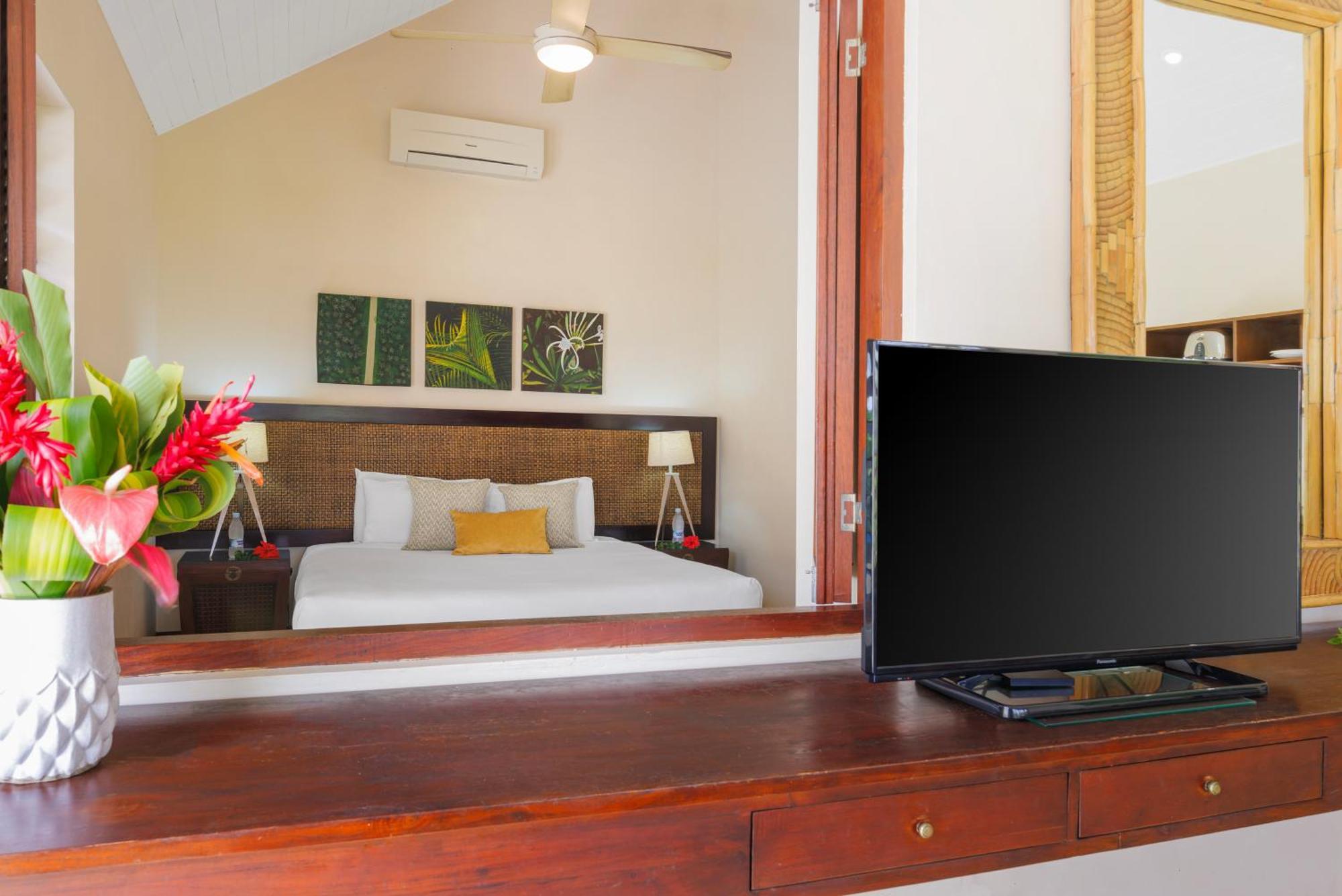 Mangoes Resort (Adults Only) Port Vila Exteriör bild