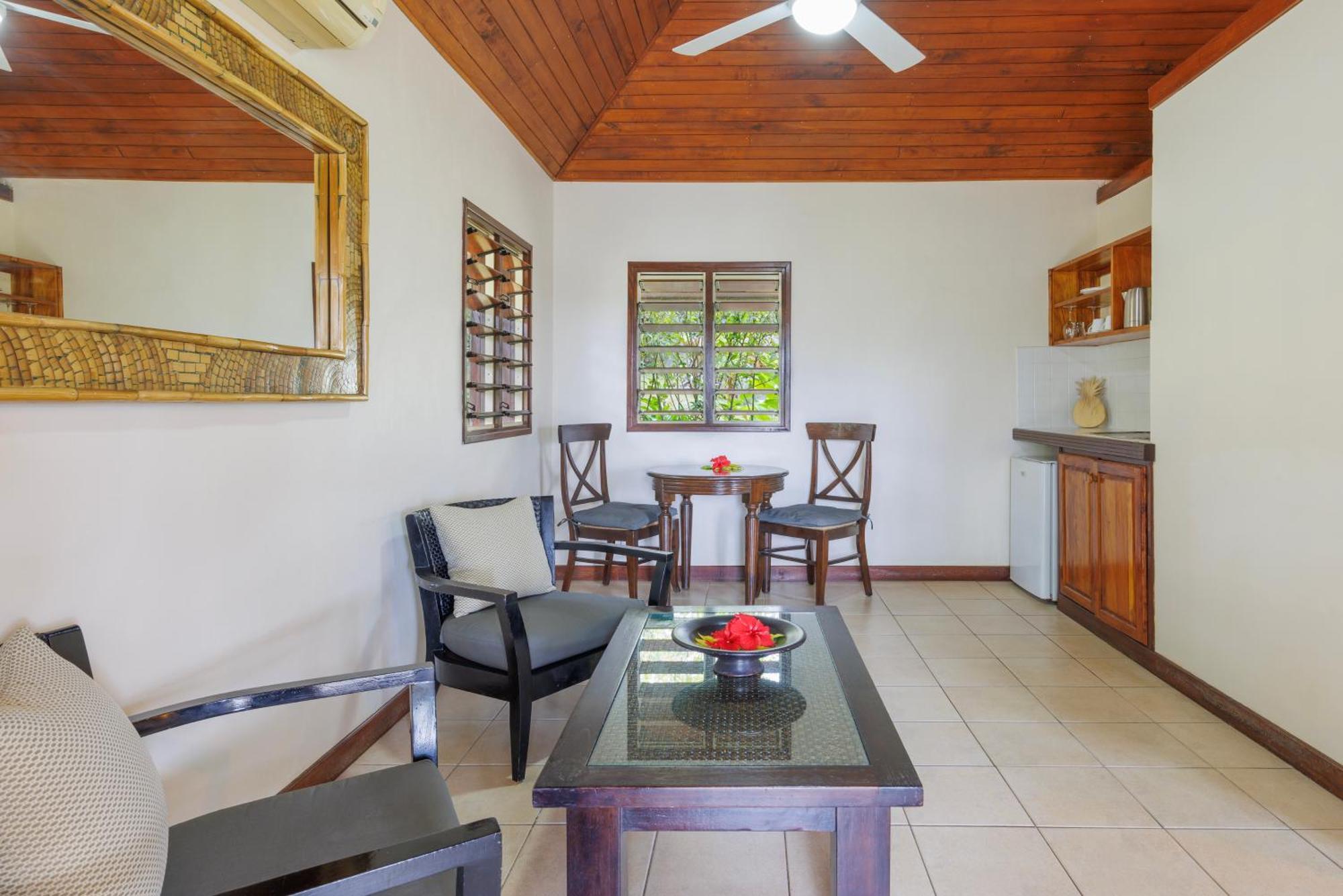 Mangoes Resort (Adults Only) Port Vila Exteriör bild