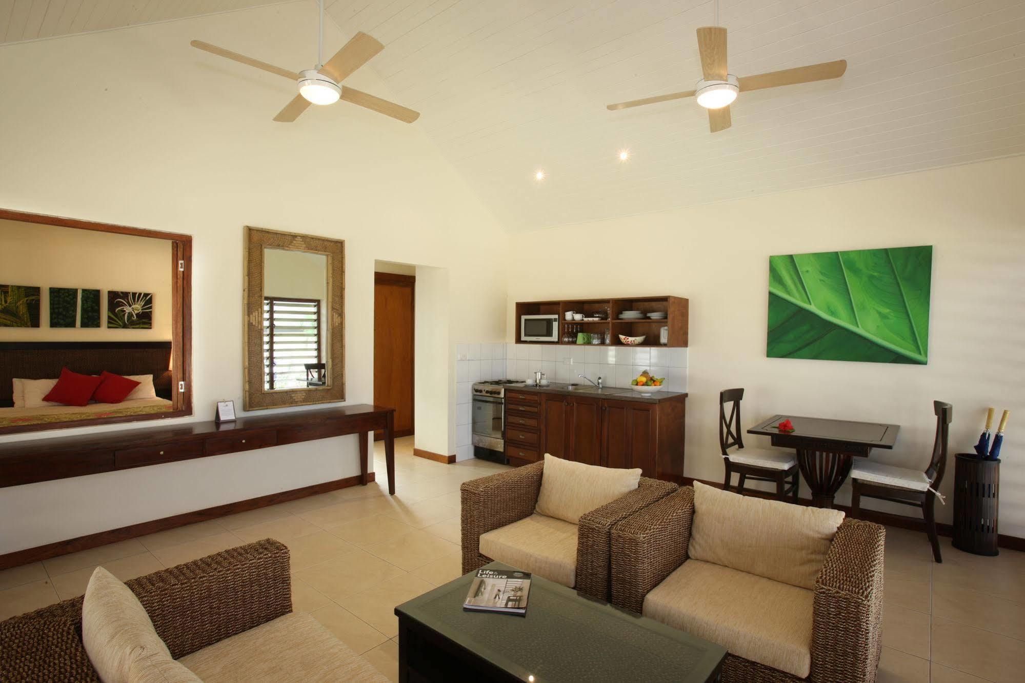 Mangoes Resort (Adults Only) Port Vila Exteriör bild