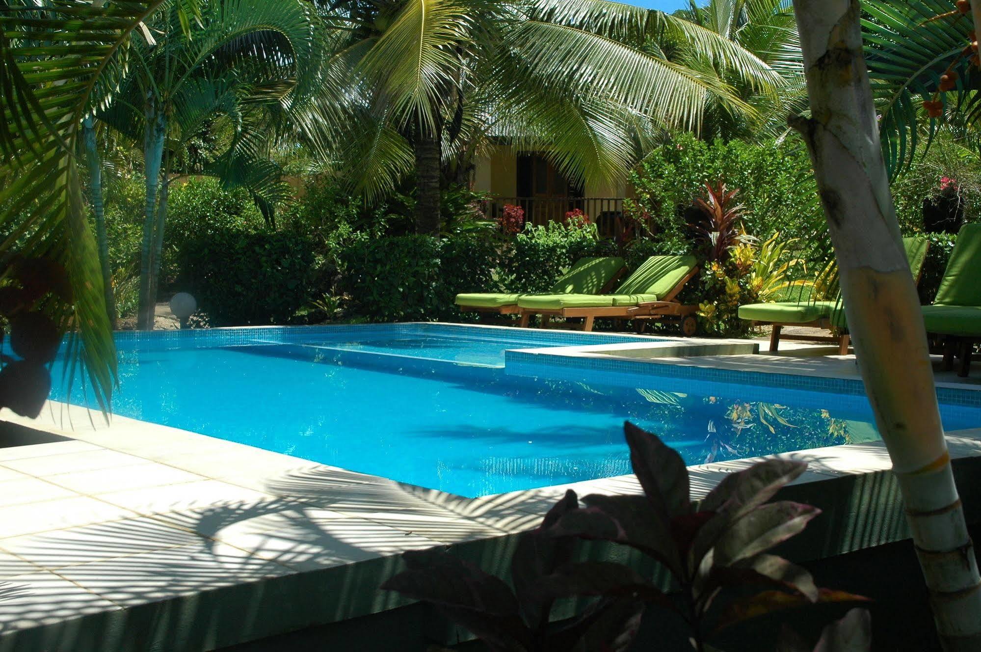 Mangoes Resort (Adults Only) Port Vila Exteriör bild