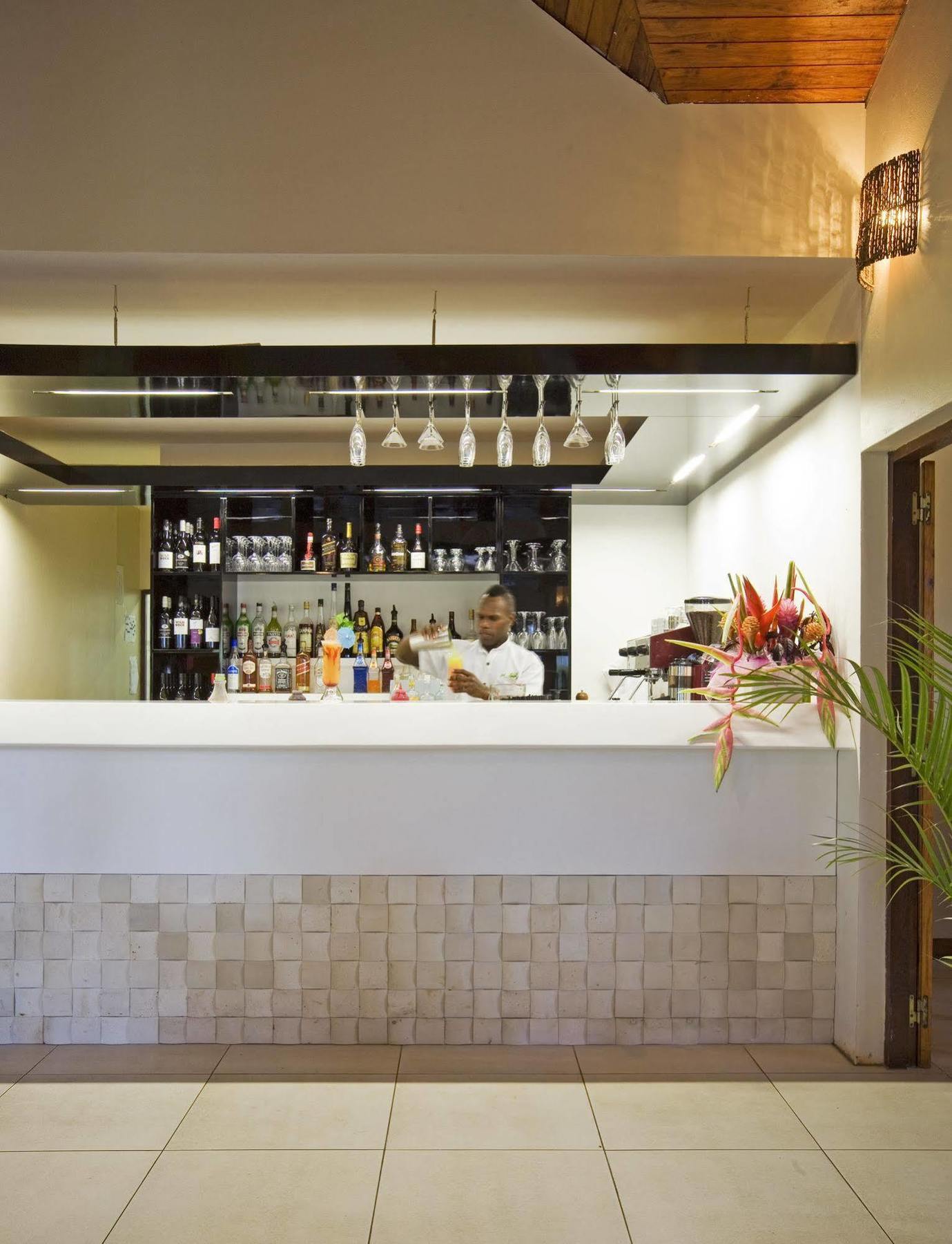 Mangoes Resort (Adults Only) Port Vila Exteriör bild
