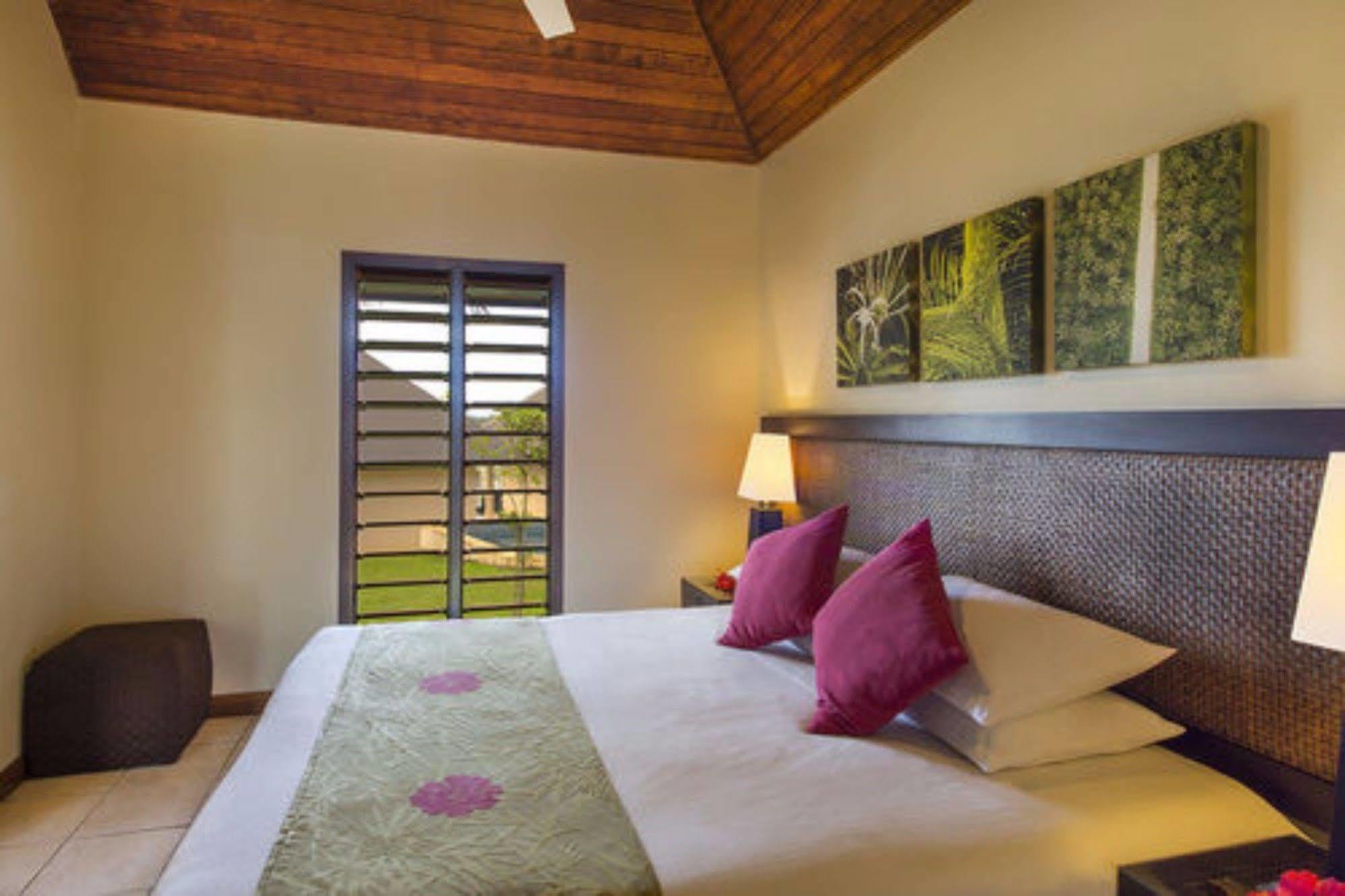 Mangoes Resort (Adults Only) Port Vila Exteriör bild