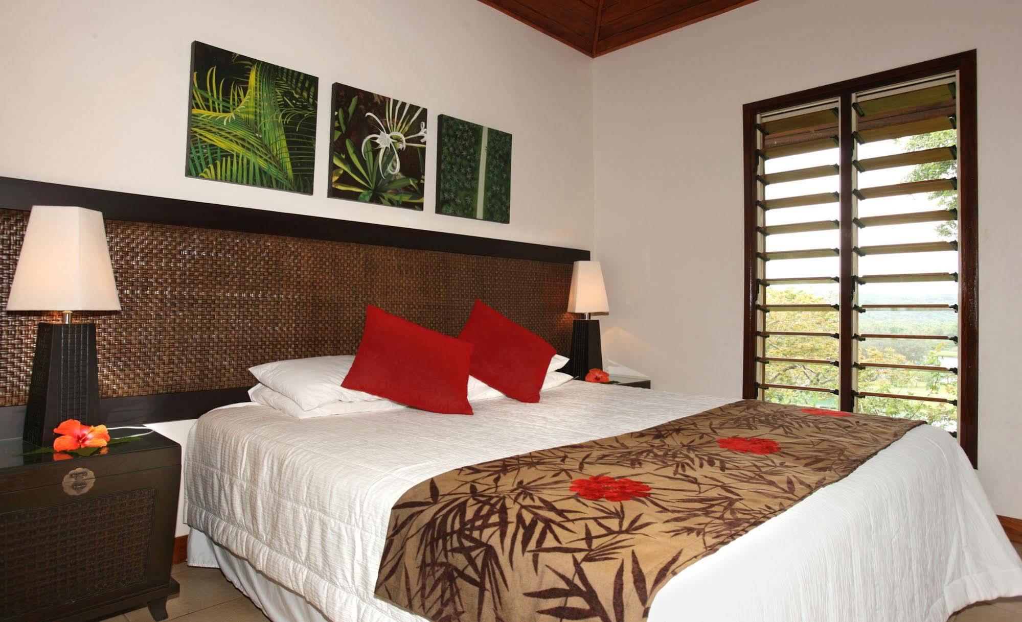 Mangoes Resort (Adults Only) Port Vila Exteriör bild